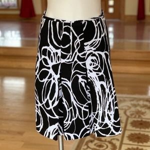 Pleated A-Line Knee Length Graphic Print Skirt Size Medium